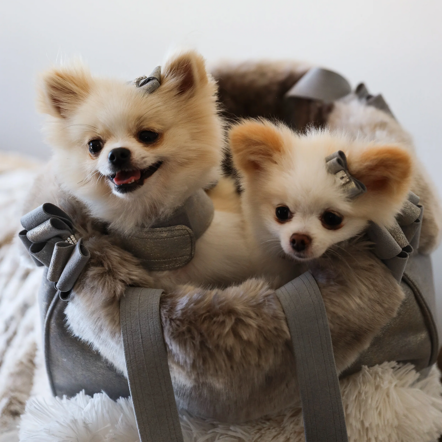 Portabebés de lujo con lazo doble Nouveau y ribete de piel, diseño de Susan Lanci, Platinum Glitzerati